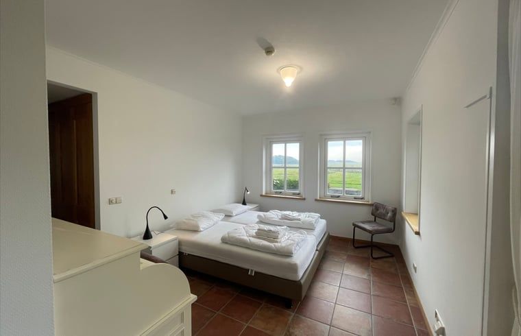 Comfortable bedroom with view in Cottage in Den Burg, Texel, for a good night's sleep.
