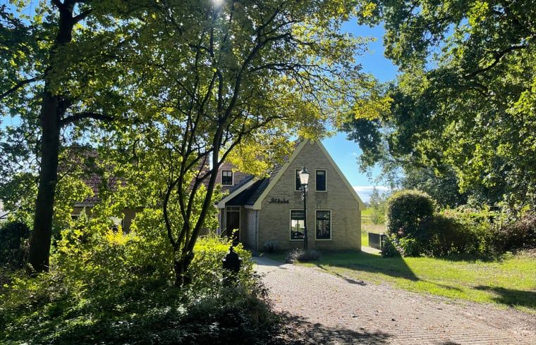 Charming entrance to Cottage in Den Burg, Texel, surrounded by green nature and tranquility.