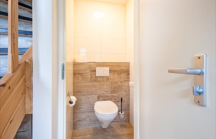 Modernes Badezimmer im Ferienhaus in Den Burg, Texel, komfortables Ferienhaus auf den Watteninseln.