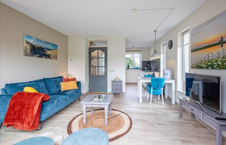Geraeumiges Wohnzimmer in Cottage in Den Burg, Texel, modern eingerichtetes Ferienhaus auf den Watteninseln.