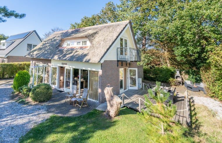 Charmantes Ferienhaus Cottage in Den Burg mit Reetdach im gruenen Texel, Watteninseln.