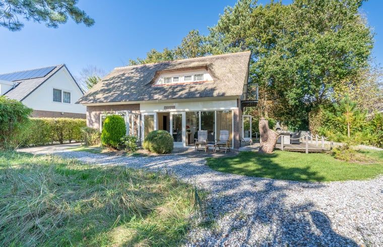 Aussenansicht des Ferienhauses in Den Burg, Texel, Ferienhaus mit grossem Garten und Terrasse.