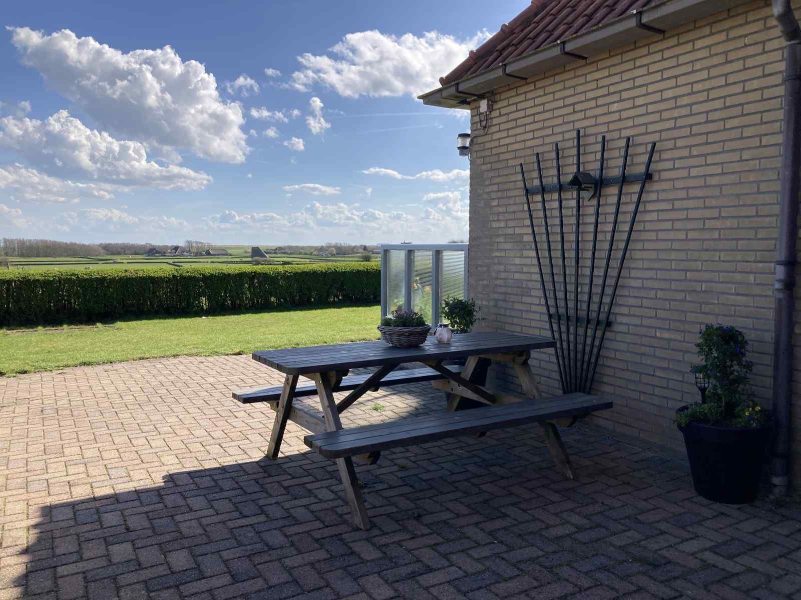 Sonnenterrasse im Ferienhaus NH197 Den Burg mit Panoramablick