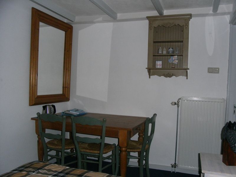 Guest house 0104202 - Holiday property Texel - B&B 't Waalderhofje - Driepersoons kamer met gedeelde