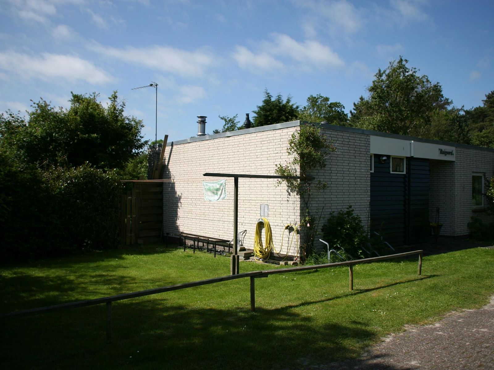Guest house 010461 - Holiday property Texel - Vakantiehuis in Den Burg mit Möblierter Terrasse