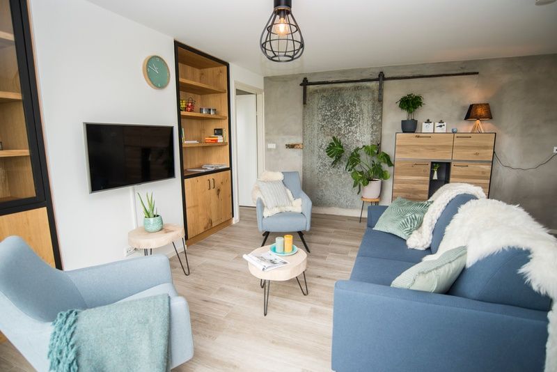 Gezellige zithoek in Onder de Wol vakantiehuis Den Burg, Texel met comfortabele meubels.