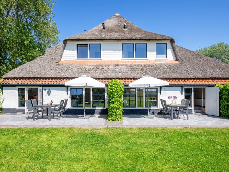 Appartement Gouden Reaal 25 in Den Hoorn Texel met rieten dak en ruime tuin, ideaal vakantiehuis op de Waddeneilanden.