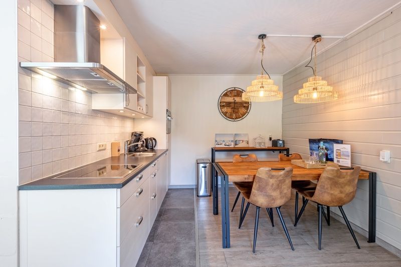 Moderne keuken in Appartement Gouden Reaal 25, Den Hoorn Texel, vakantiehuis met eethoek en kookfaciliteiten op de Waddeneilanden.