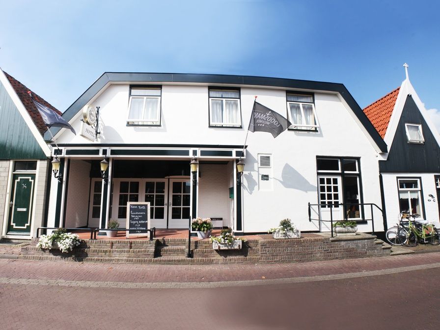 Front view of Hotel Loodsmans Welvaren - Apartment in Den Hoorn, Texel, Wadden Islands.