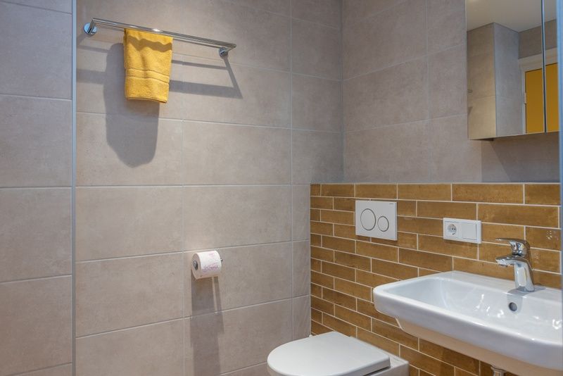 Grundriss der Wohnung Yellow in Den Hoorn, Texel. Geraeumige Ferienwohnung mit moderner Kueche und gemuetlicher Sitzecke auf den Watteninseln.