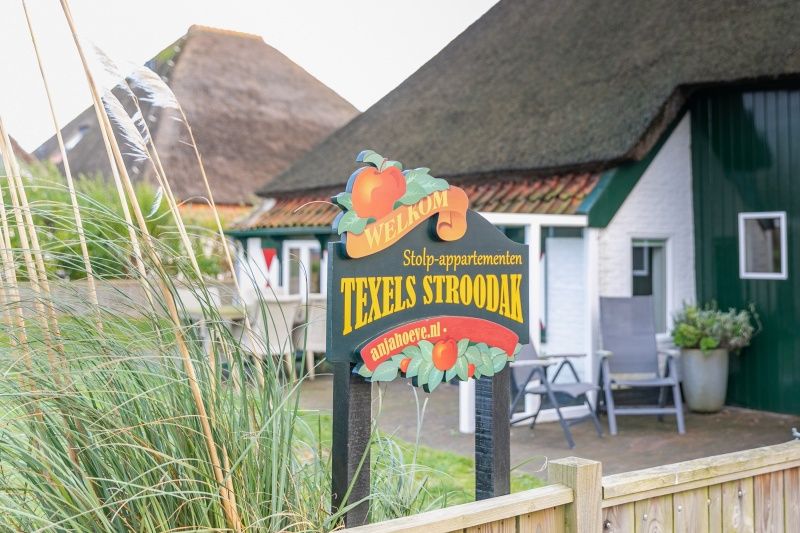 Welcome board at Apartment Hof, Den Hoorn, Texel, inviting vacation home on the Wadden Islands.