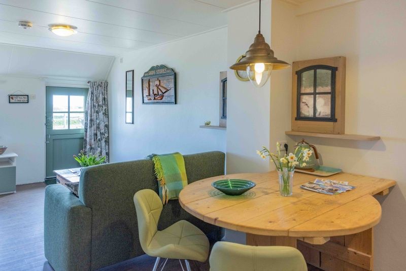 Cozy indoor area of Apartment Groen in Den Hoorn, Texel, with comfortable sitting area and dining area.