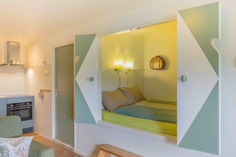 Cozy sleeping area in Apartment Green, vacation accommodation in Den Hoorn, Texel, with modern furnishings.