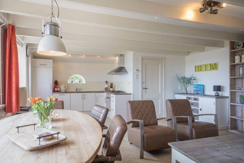 Open keuken en eetgedeelte in Appartement Heem, Den Hoorn, Texel, ideaal voor gezellige maaltijden tijdens uw verblijf.