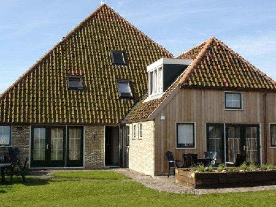 Kaninchenbau-Ferienhaus in Den Hoorn Texel mit charmantem Aeusseren und gruener Umgebung.