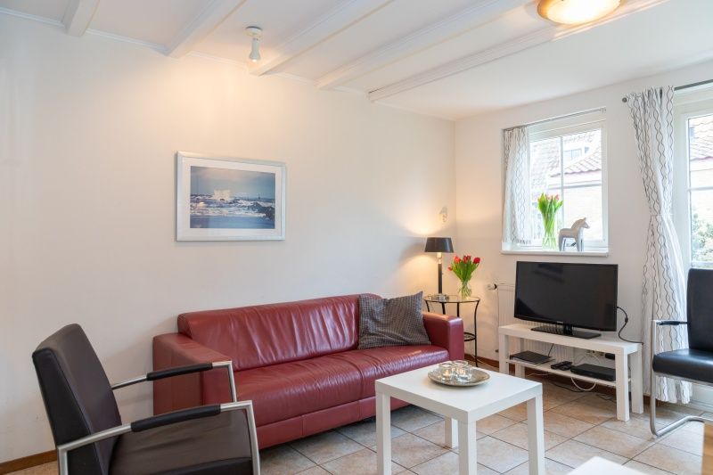 Gemuetliches Wohnzimmer von Rabbit Hole in Den Hoorn Texel mit bequemen Sitzgelegenheiten.