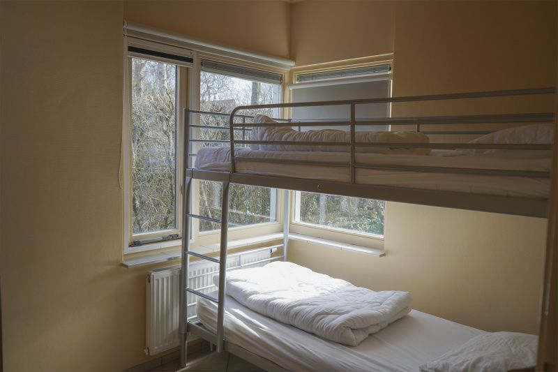 Cozy children's room with bunk beds in Tuinwal vacation home, Texel.