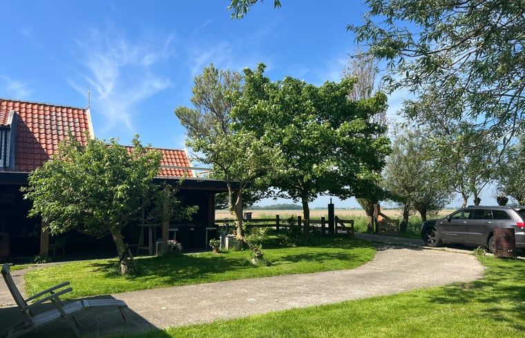 Vacation home in Oosterend, Texel, with spacious garden and parking, surrounded by natural beauty.