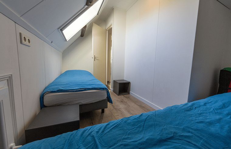 Bedroom with two single beds in Holiday home in Oosterend, Texel. Comfortable vacation home on the Wadden Islands.