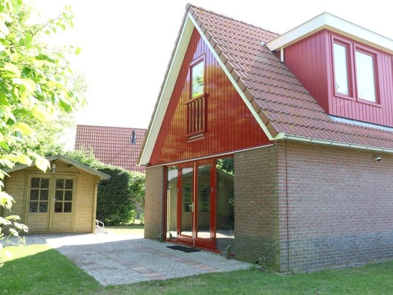 Typ II+ - Nr. 77 Goldfinch, geraeumiges Ferienhaus in Oosterend Texel mit sonnigem Garten und Nebengebaeude.