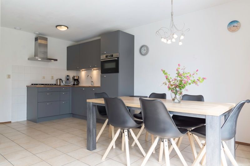 Stylish kitchen and dining area in Type I - No. 55 Marel, Oosterend Texel, fully equipped for cozy meals on the Wadden Islands.