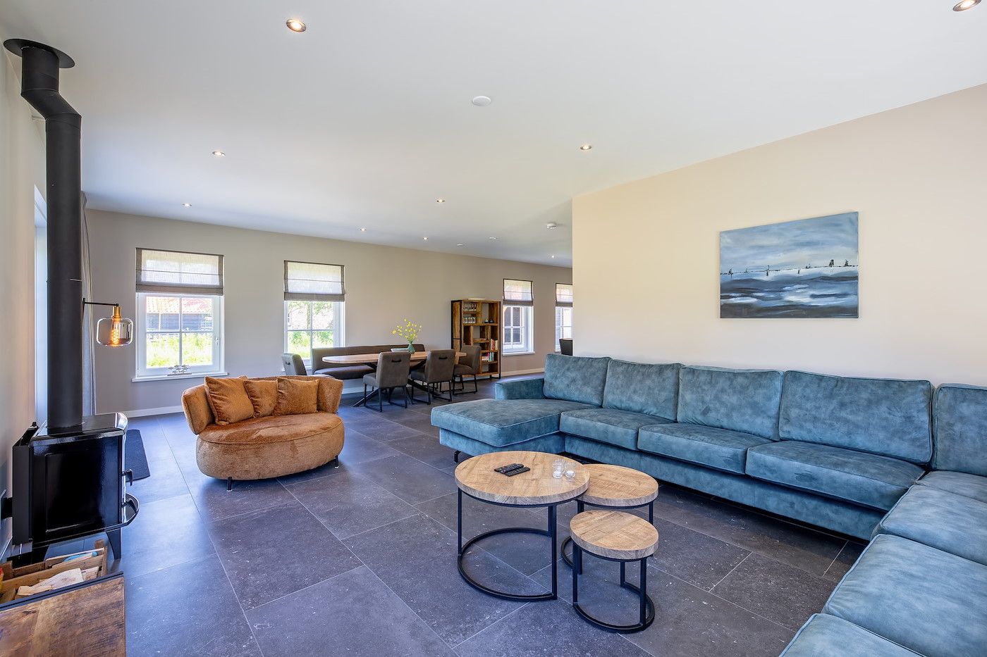 Lichte en ruime woonkamer in vakantiehuis 46 - Nieuw Zeeland, Oosterend, Texel.