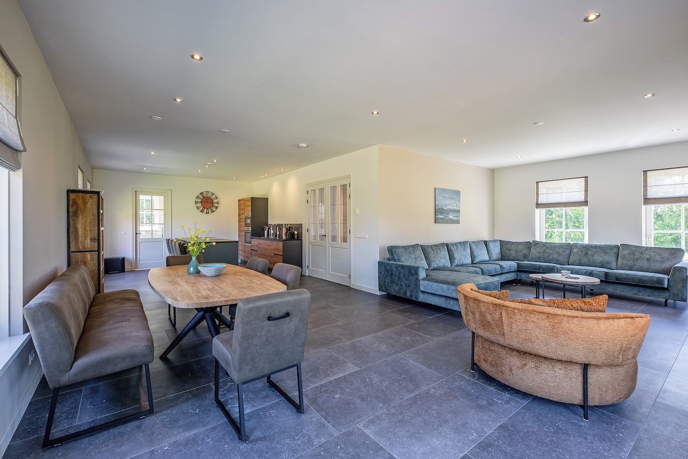 Open eet- en woonruimte in vakantiehuis 46 - Nieuw Zeeland, Oosterend, Texel.