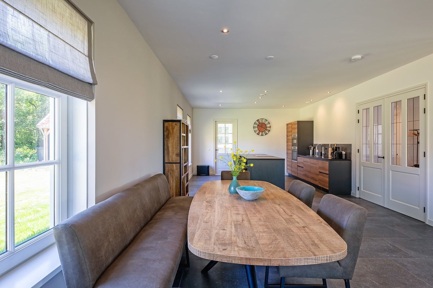 Luxe keuken in vakantiehuis 46 - Nieuw Zeeland, Oosterend, Texel, met moderne apparatuur.