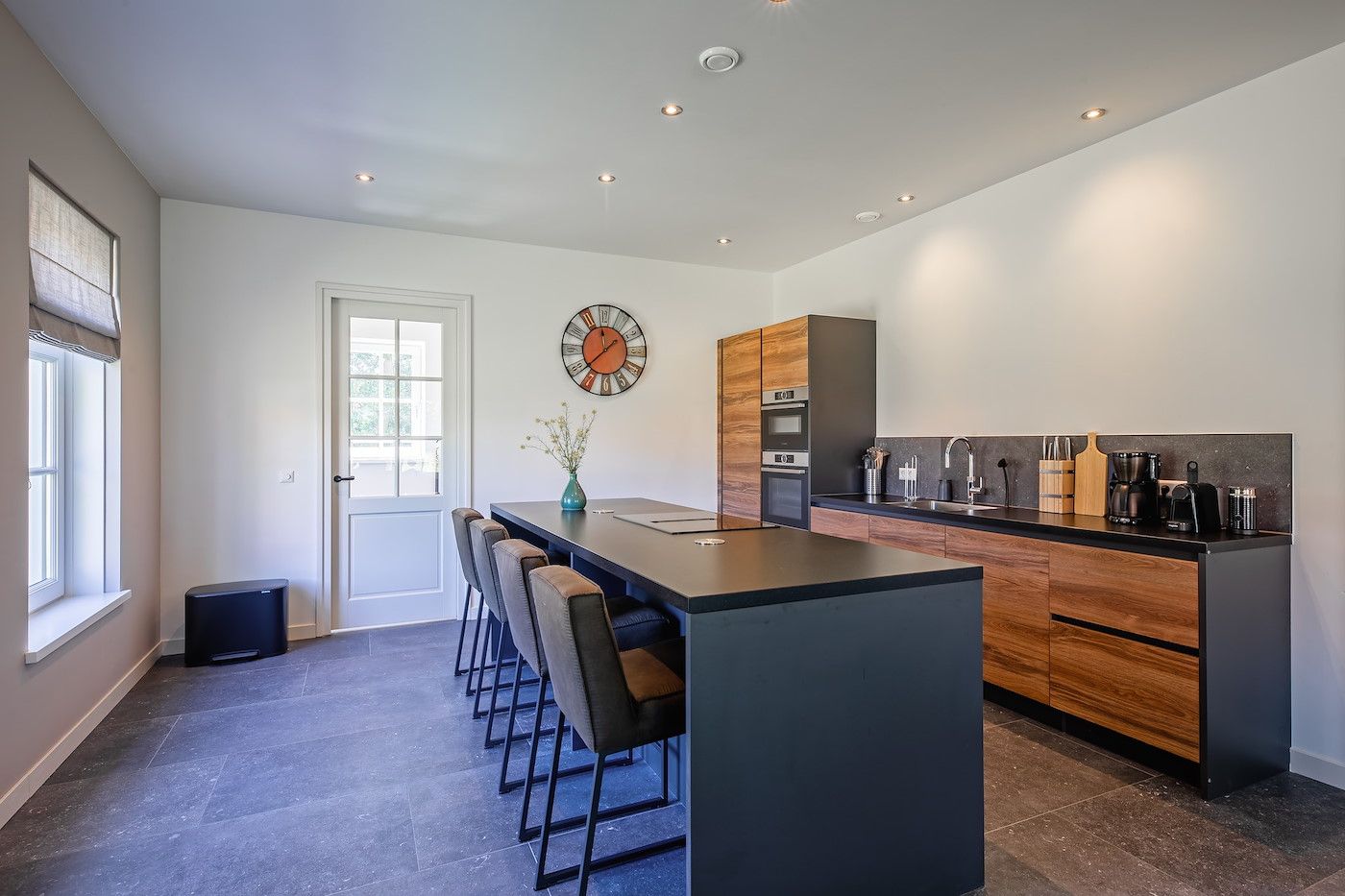 Keuken en eetgedeelte in 46 - Nieuw Zeeland, vakantiehuis Oosterend, Texel.