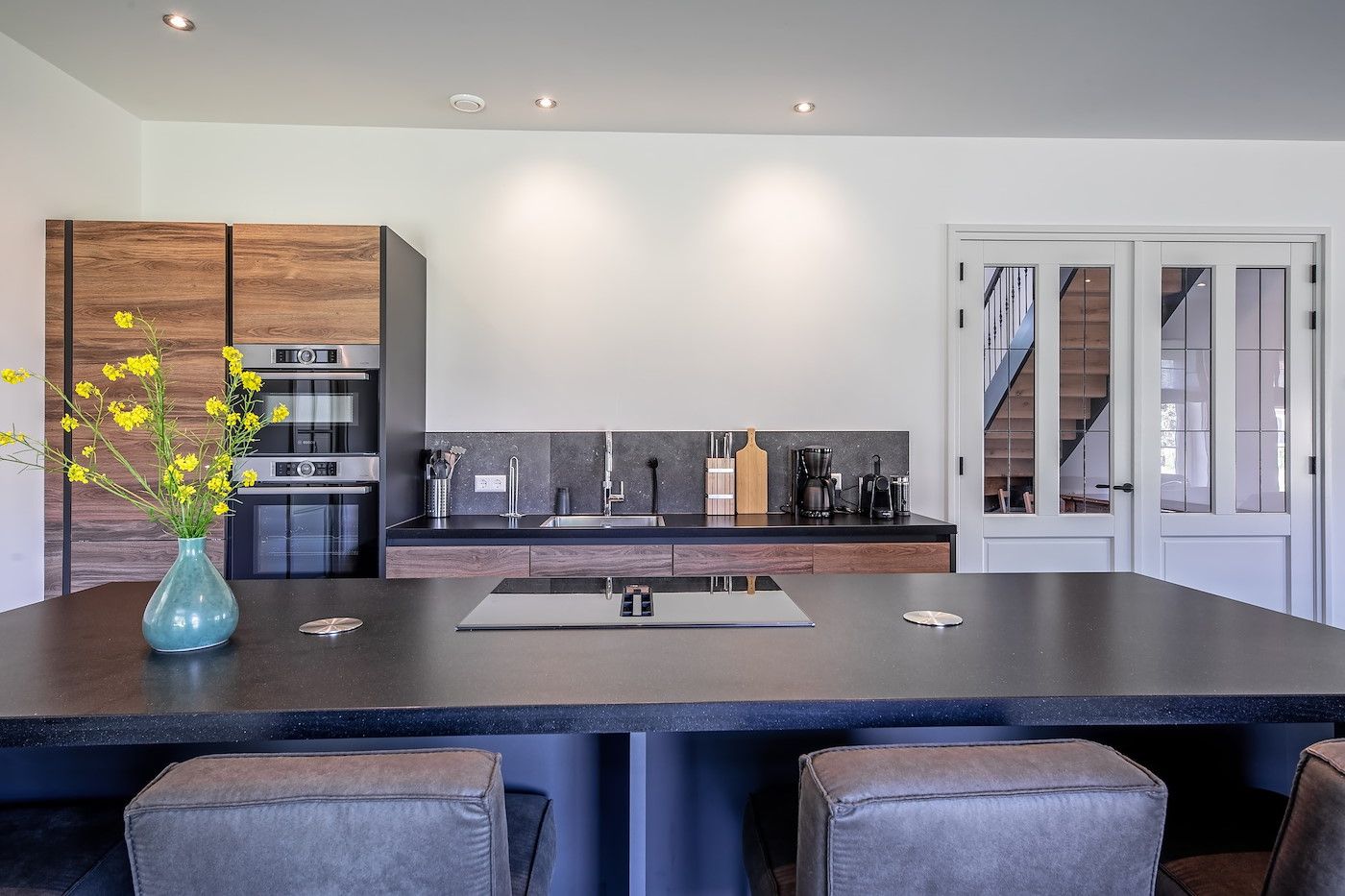 Slaapkamer met comfortabel bed in vakantiehuis 46 - Nieuw Zeeland, Oosterend, Texel.