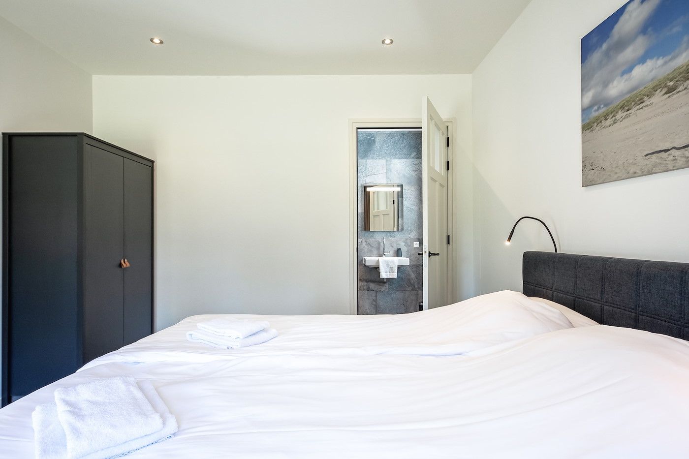 Gang met toegang tot slaapkamer in vakantiehuis 46 - Nieuw Zeeland, Oosterend, Texel.