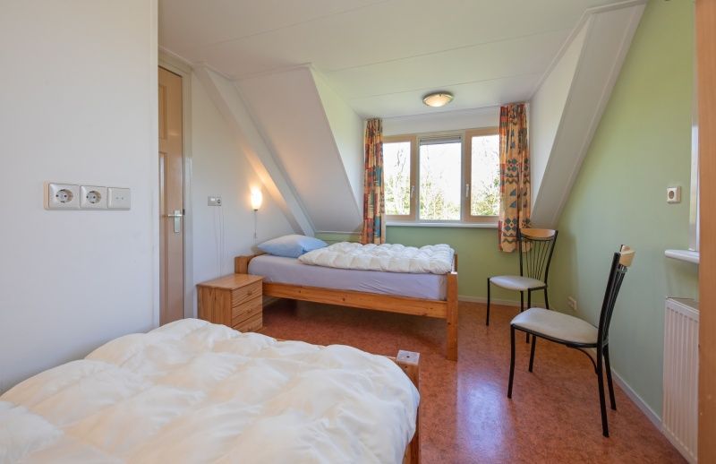 Tweede slaapkamer met eenpersoonsbedden in 8690 - Junier - Huisman vakantiehuis, Zuid-Eierland, Texel.