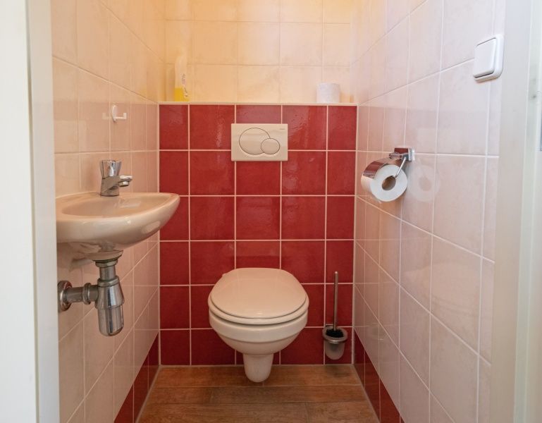 Stijlvolle toiletruimte in 8690 - Junier - Huisman vakantiehuis, Zuid-Eierland, Texel.