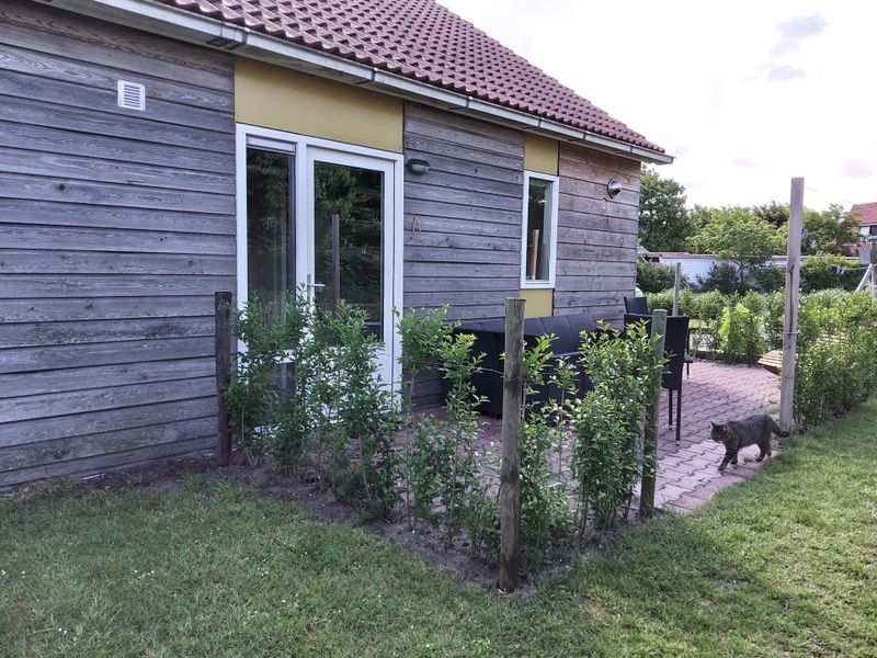 Cozy terrace at De Triaan vacation homes in South Eierland, Texel, perfect for relaxing in nature.