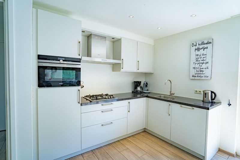 Vollstaendig ausgestattete Kueche im Ferienhaus de Parel 150, De Dennen, Texel.