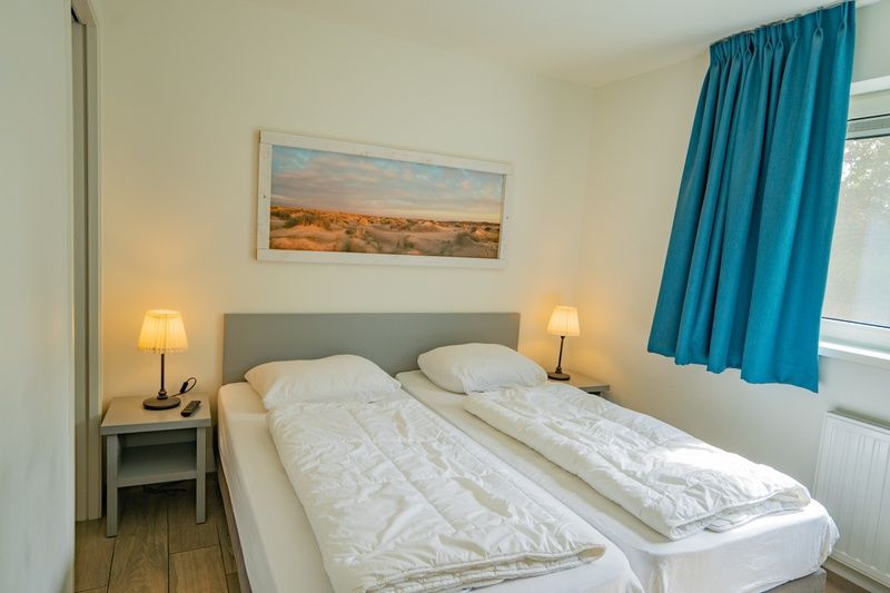 Schoenes Schlafzimmer im Ferienhaus de Parel 150, De Dennen, Texel.