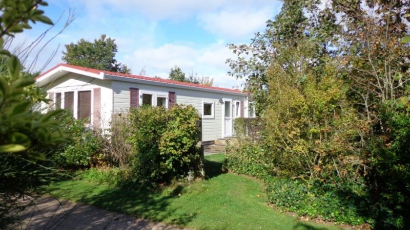 Gemuetliches Ferienhaus Vakantiepark de Bremakker Bosveld 104 in der natuerlichen Umgebung von De Dennen, Texel.