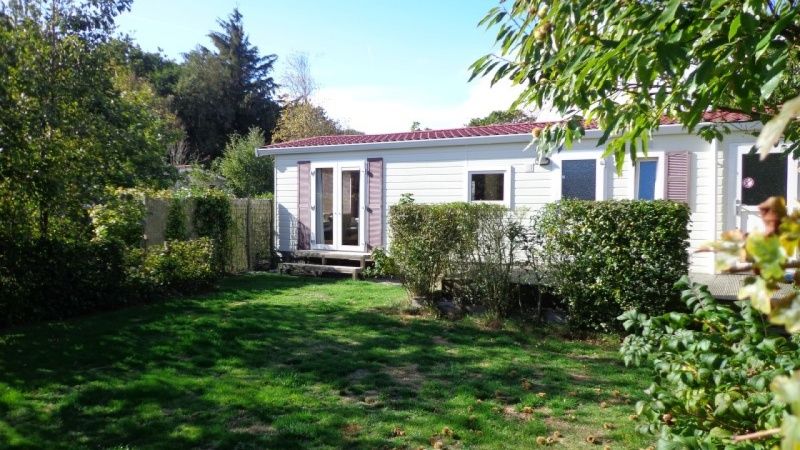 Geraeumiger Garten im Vakantiepark de Bremakker Bosveld 104, entspannte Umgebung in De Dennen, Texel.