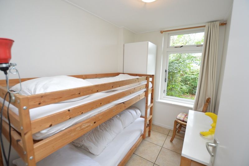 Gemuetliches Schlafzimmer mit Etagenbett im Bungalow Uterste Coogh 78, De Dennen, Texel.