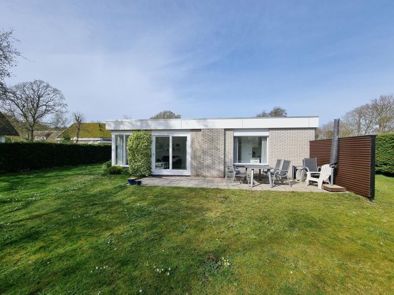 Geniet van de groene omgeving bij Bungalowpark 't Hoogelandt - Vakantiehuis 'Jubefe' in De Dennen, Texel.