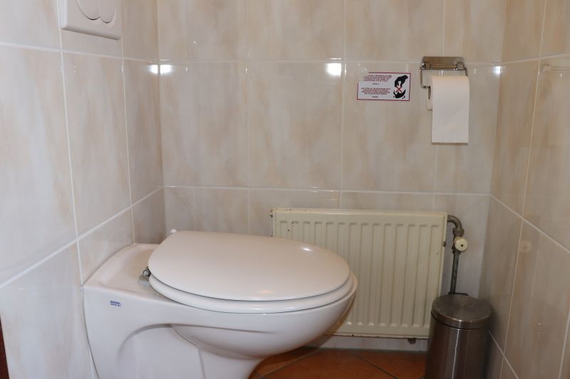 Gepflegte Toilette im Ferienhaus Gortersmient 330, Texel mit moderner Ausstattung.