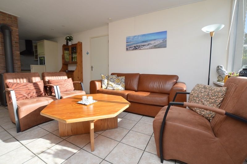 Helles Wohnzimmer im Ferienhaus de Parel 222 auf Texel, De Dennen.