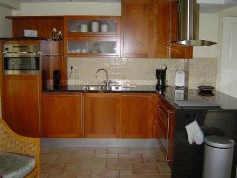 Modern kitchen in Holiday home Gortersmient 356, De Dennen, Texel. Fully equipped for a comfortable stay on the Wadden Islands.