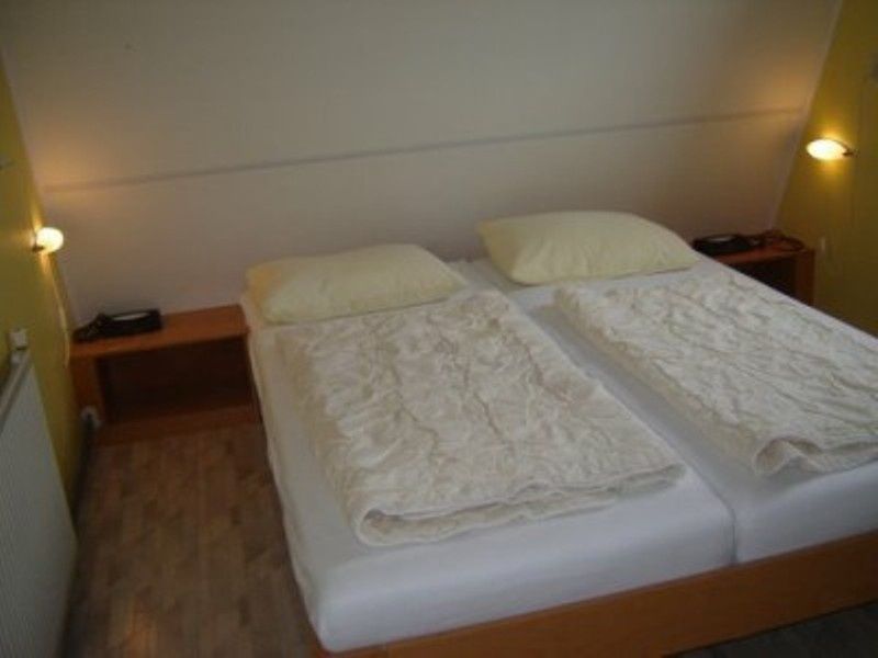 Comfortable bedroom in Holiday home Gortersmient 356, De Dennen, Texel. Restful sleep on the beautiful Wadden Islands.