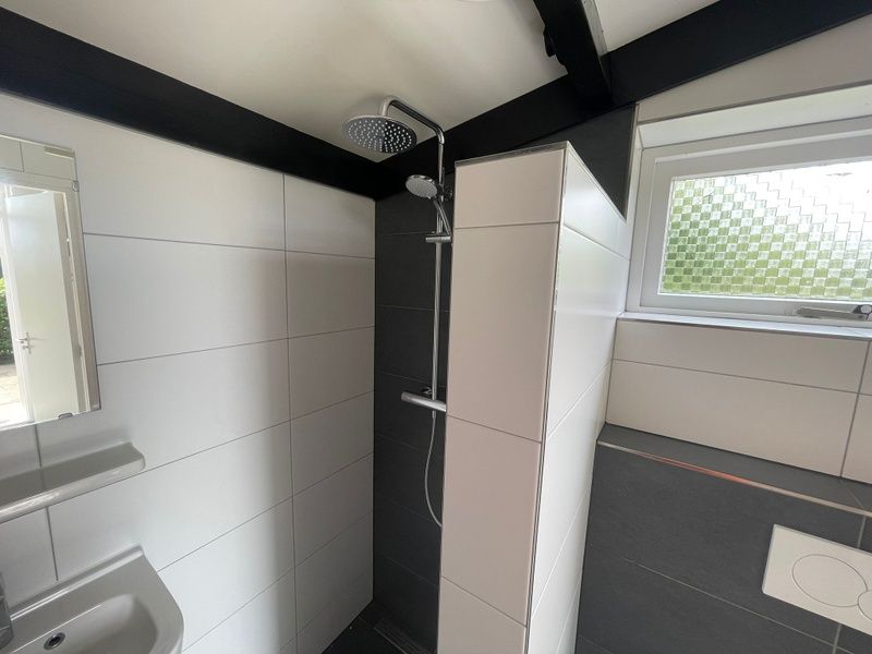 Walk-in shower in the bathroom of Wollewei vacation home, De Dennen, Texel.