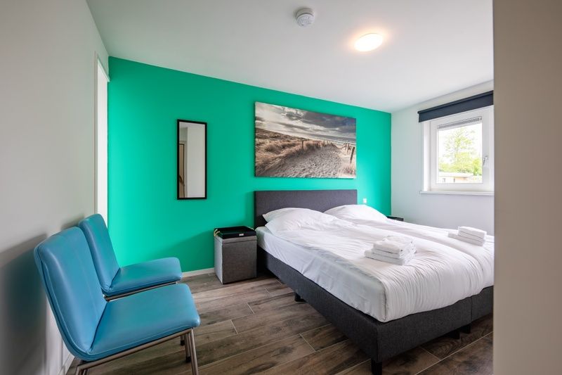 Bedroom with modern interior in Bungalowpark Uterste Coogh - Bungalow 82 - De Luwte, De Dennen, Texel.