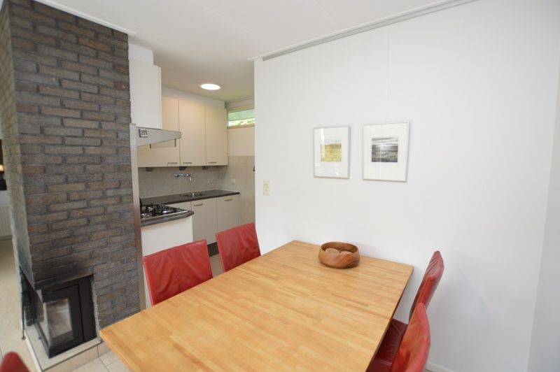 Funktionelle Kueche im Ferienhaus Tempelierweg 24, De Dennen, Texel fuer leckere Mahlzeiten.