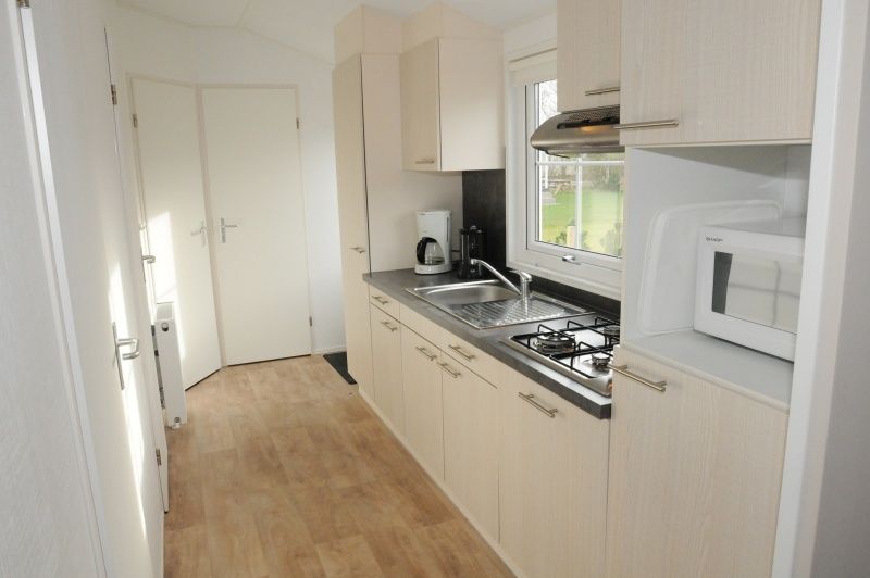 Moderne Kueche im Ferienhaus Villetta fuer 6 Personen, De Dennen, Texel, mit allen Annehmlichkeiten.