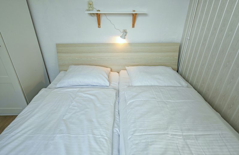 Komfortables Doppelzimmer im Ferienhaus Swalefie, De Dennen, Texel.
