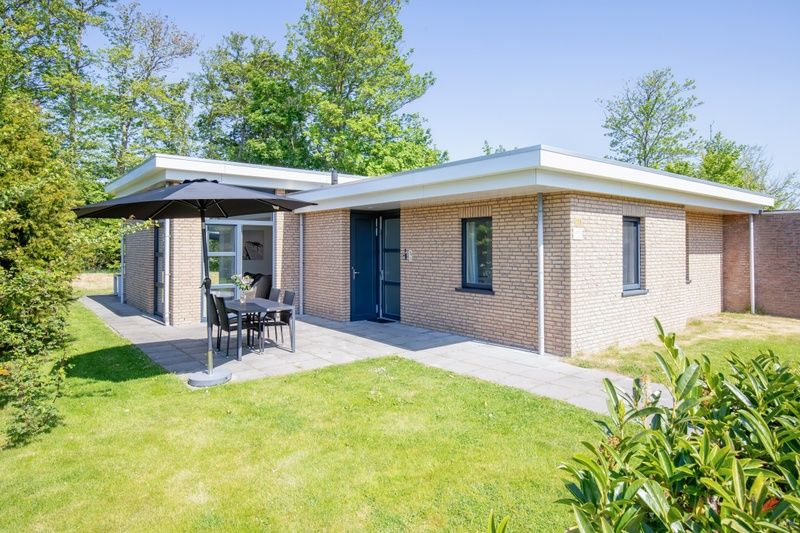 Ferienhaus Bungalowpark Verste Coogh - Hermelijn auf Texel mit Terrasse und Garten in De Dennen.
